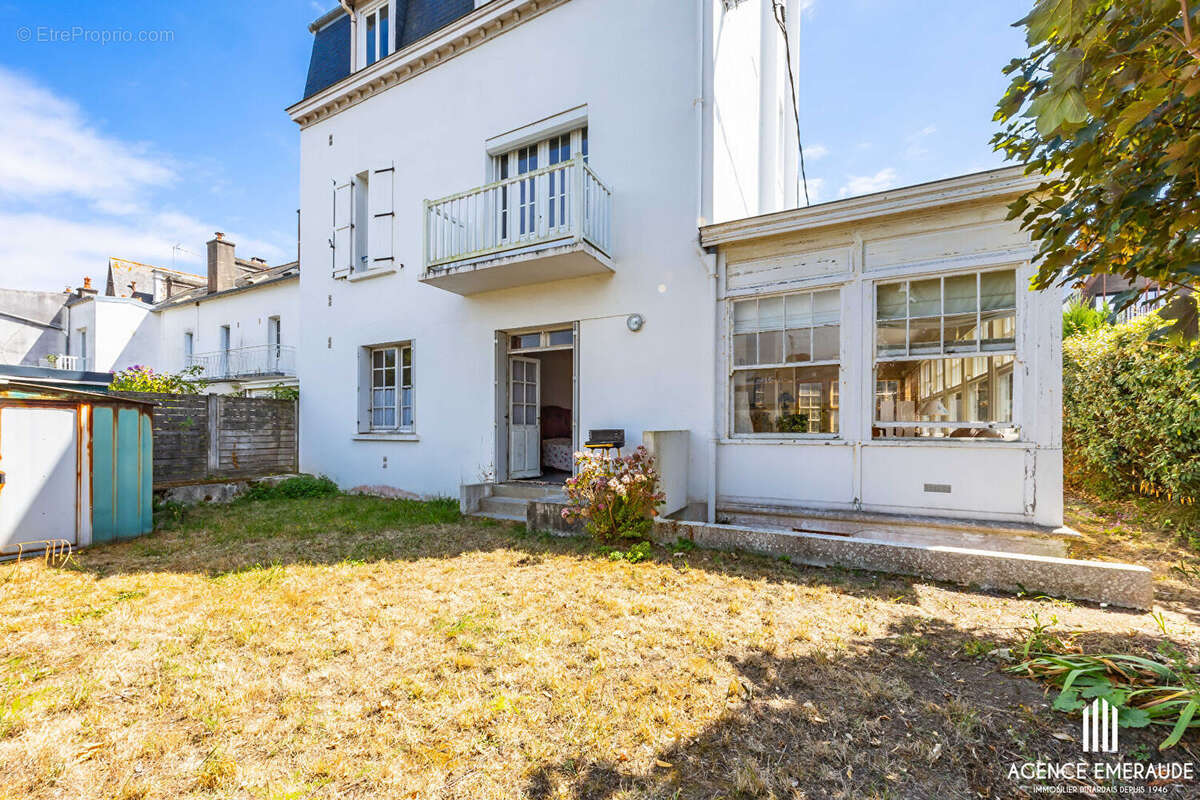 A vendre appartement rez-de-jardin Dinard 4 pièces 97.45 m² quartier St Enogat- stationnement -cave - photo 9