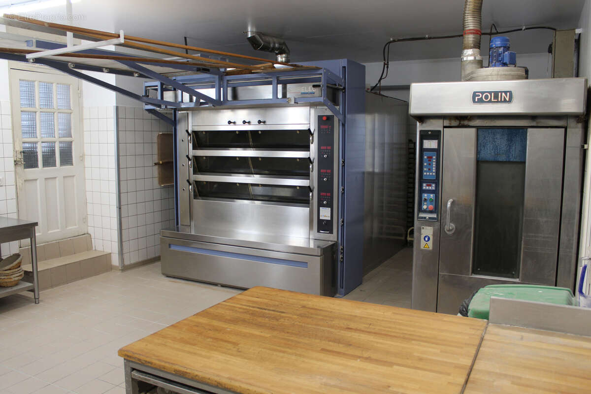 Commerce à ANGLARDS-DE-SALERS