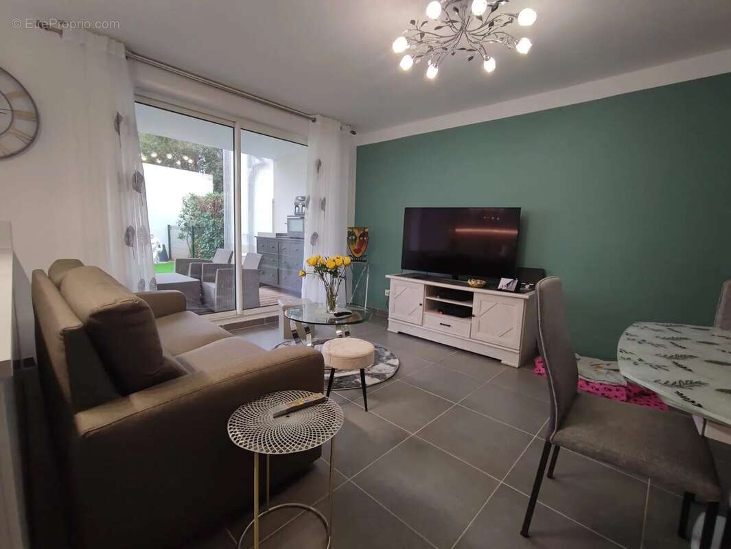 Appartement à SIX-FOURS-LES-PLAGES