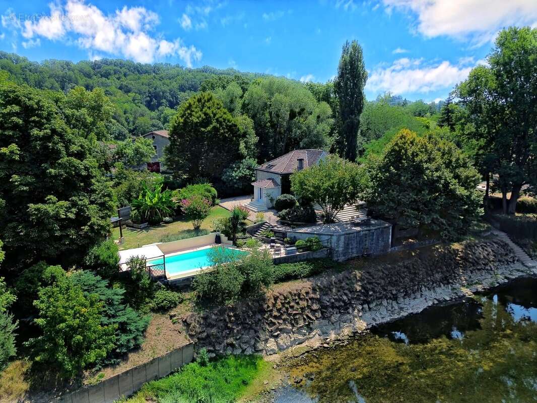 Maison à PESSAC-SUR-DORDOGNE