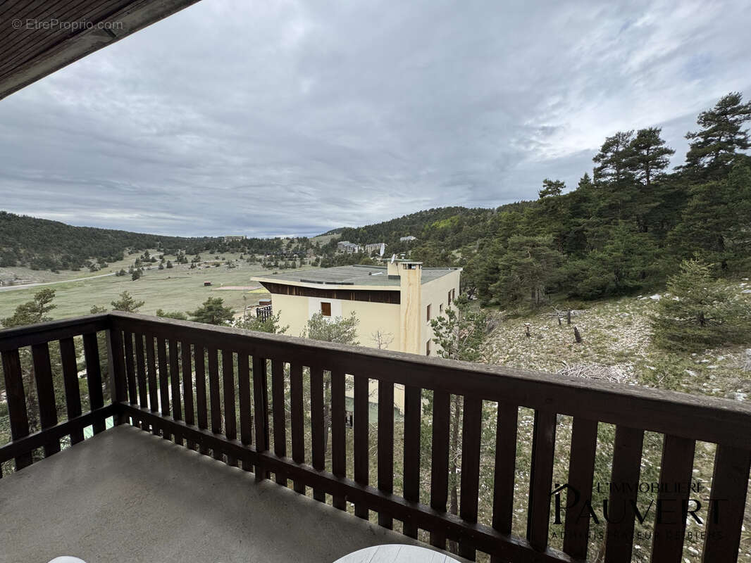 Appartement à GREOLIERES