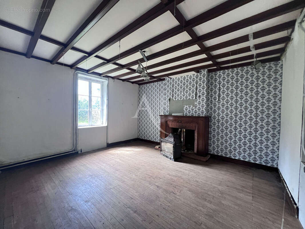 Maison à BEAULIEU-SOUS-LA-ROCHE