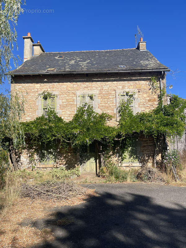 Corps de ferme avec dépendances et terrains agricoles situé sur la commune de Onet le Château - photo 3