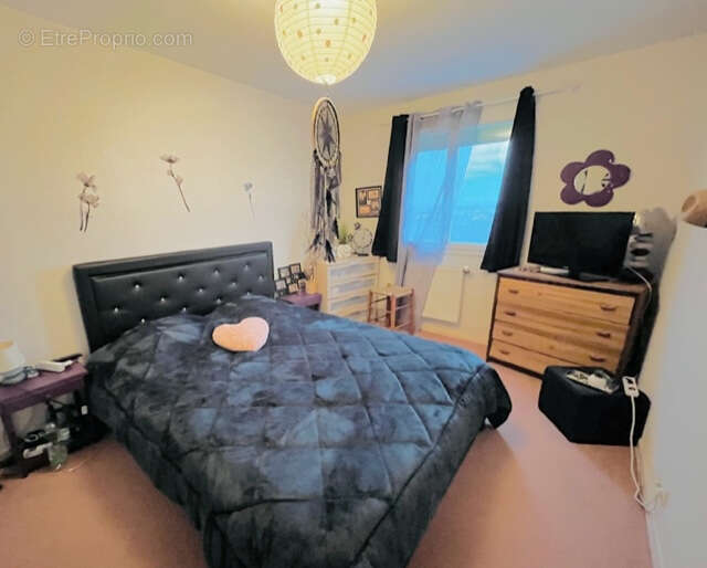 Appartement à YZEURE