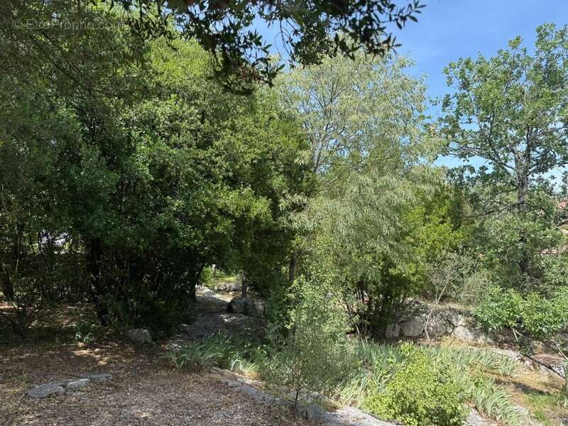 A seulement 25 mn au nord de Montpellier, à vendre terrain de 1100 m2 avec permis de contruire - photo 2