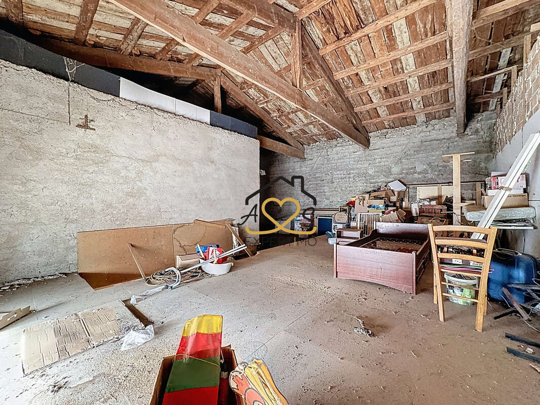 Maison familiale avec nombreuses dépendances   4 chambres   Terrain clos   Saint-Dier-d’Auvergne - photo 17
