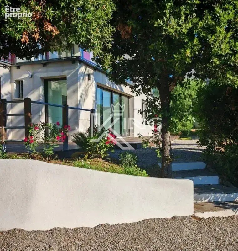 À deux pas de la plage de la Gaillarde, découvrez un bien d'exception aux allures de villa - photo 14