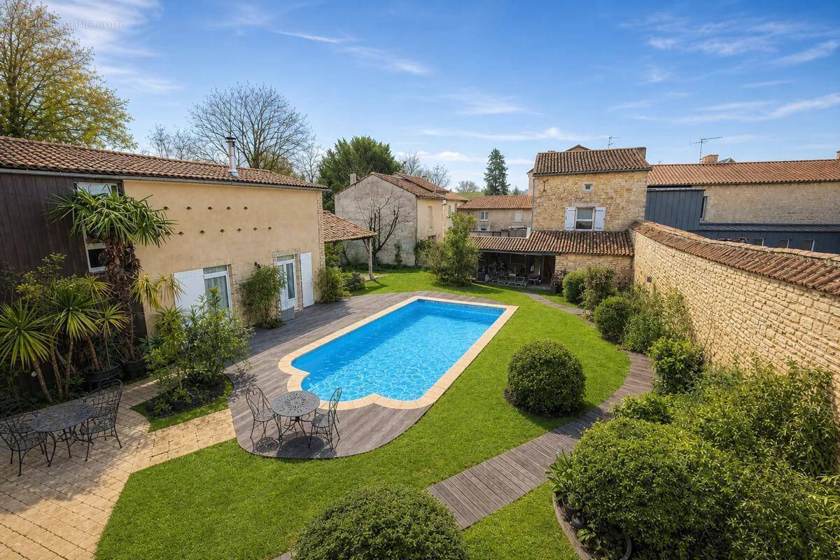Maison à NEUVILLE-DE-POITOU