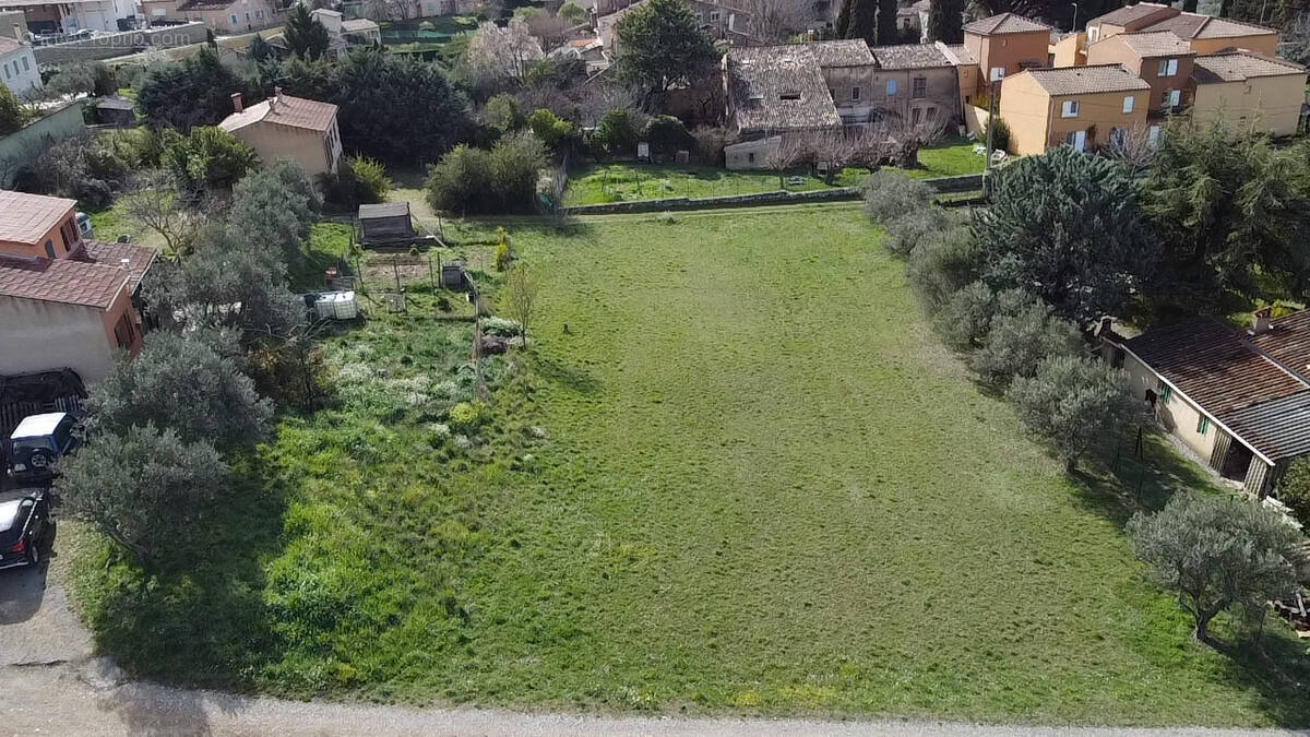 Terrain à AUPS