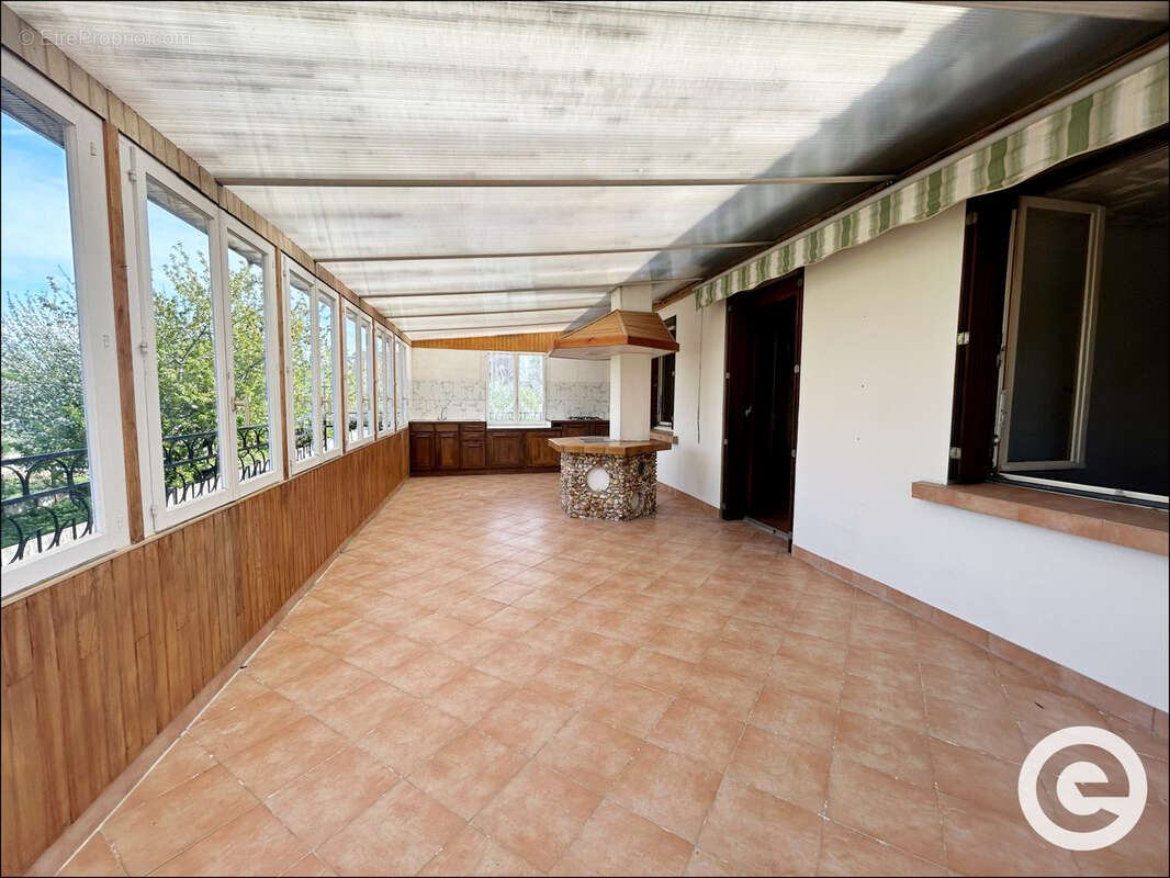 Maison divisée en 2 appartements T3   156m2 -  Saint-Clément - photo 15