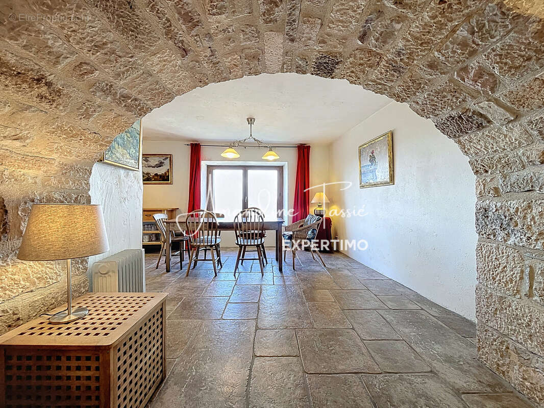 Maison à CORNUS