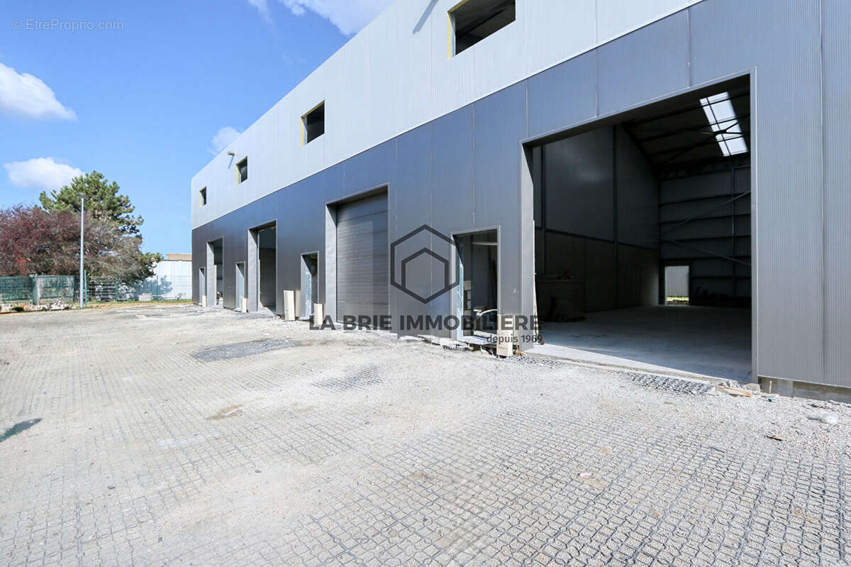 Commerce à BRIE-COMTE-ROBERT