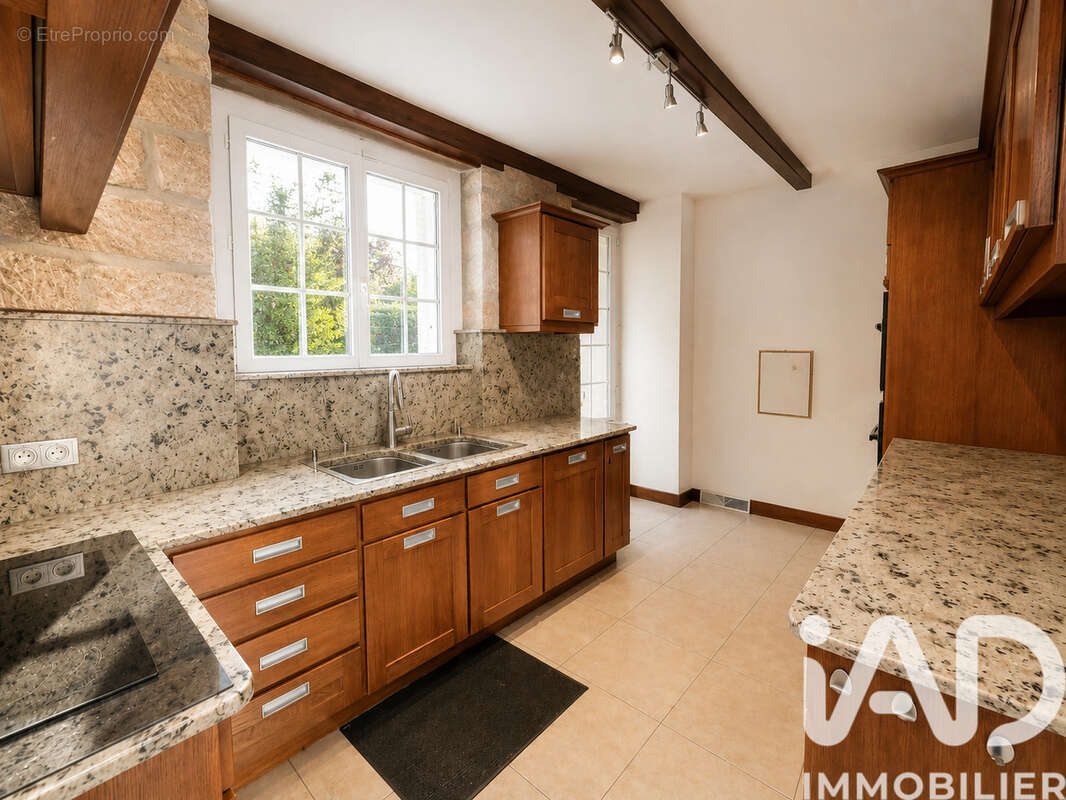 Maison 268 m² à Sarran  - photo 9
