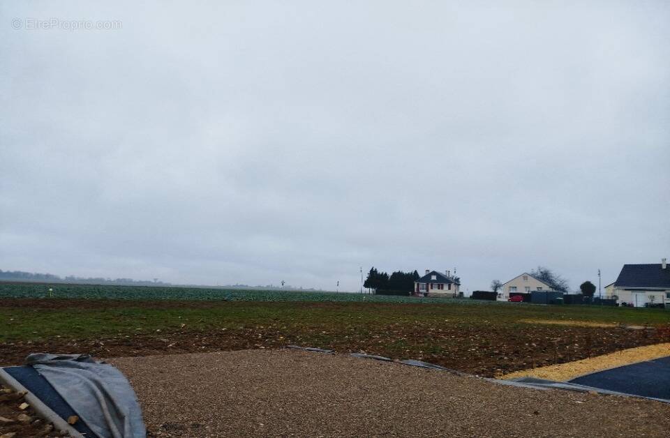 Terrain à FERRIERES-HAUT-CLOCHER