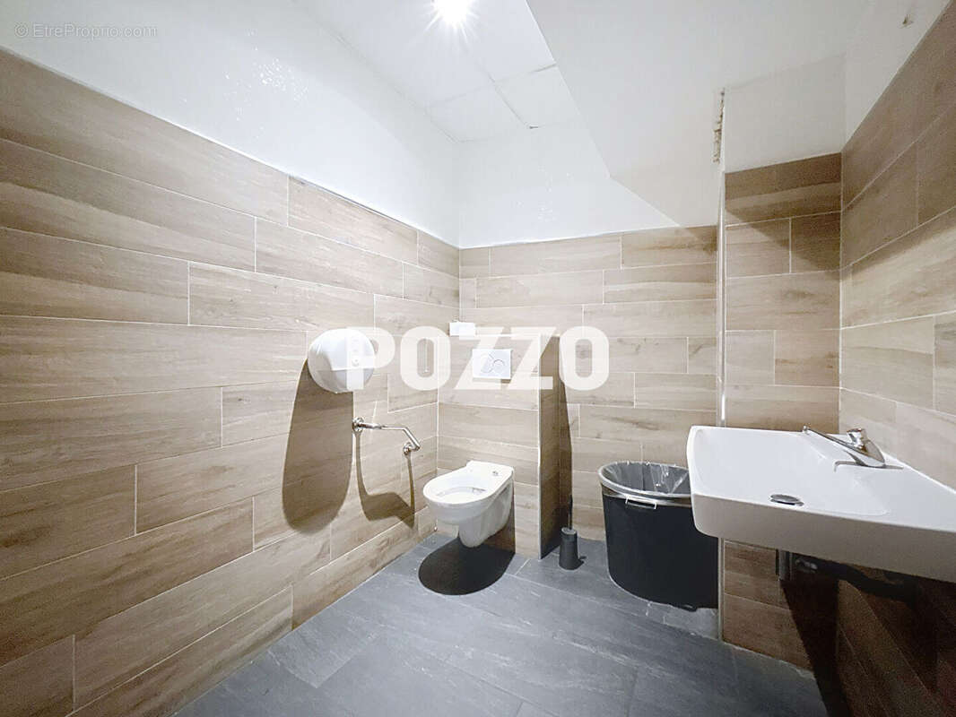 Commerce à AGON-COUTAINVILLE