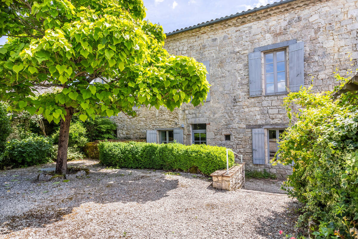 Maison à BEAUVILLE