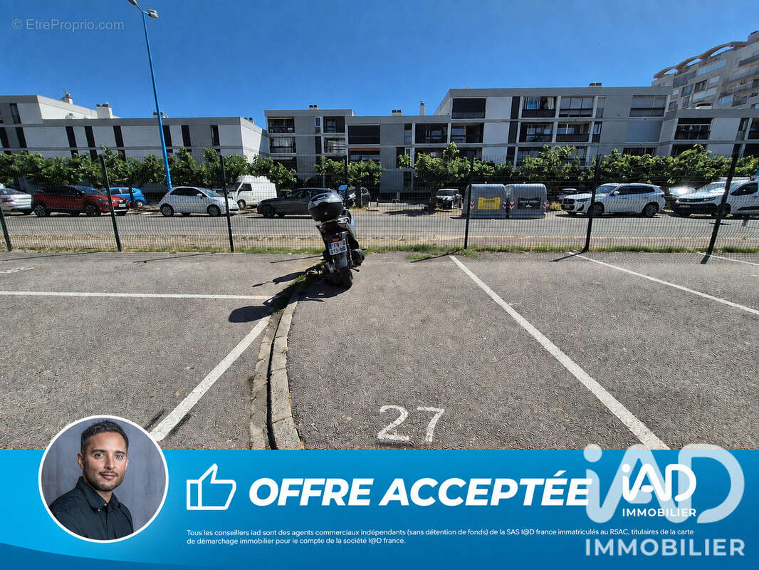 Photo 1 - Parking à SAINT-CYPRIEN