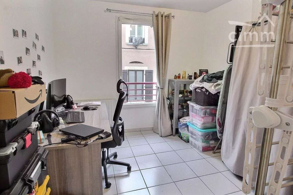 Appartement à SAINT-JEAN-DE-BOURNAY