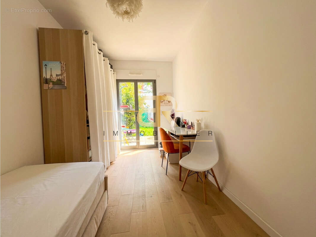 Appartement à CHARENTON-LE-PONT