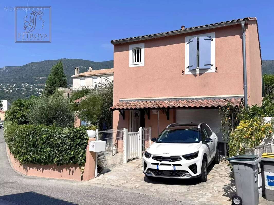 Maison à CARROS