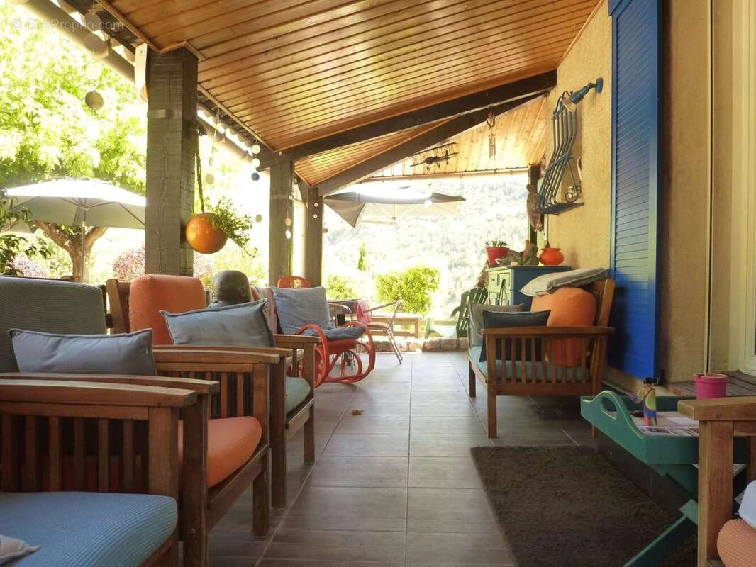 Maison à PUGET-THENIERS