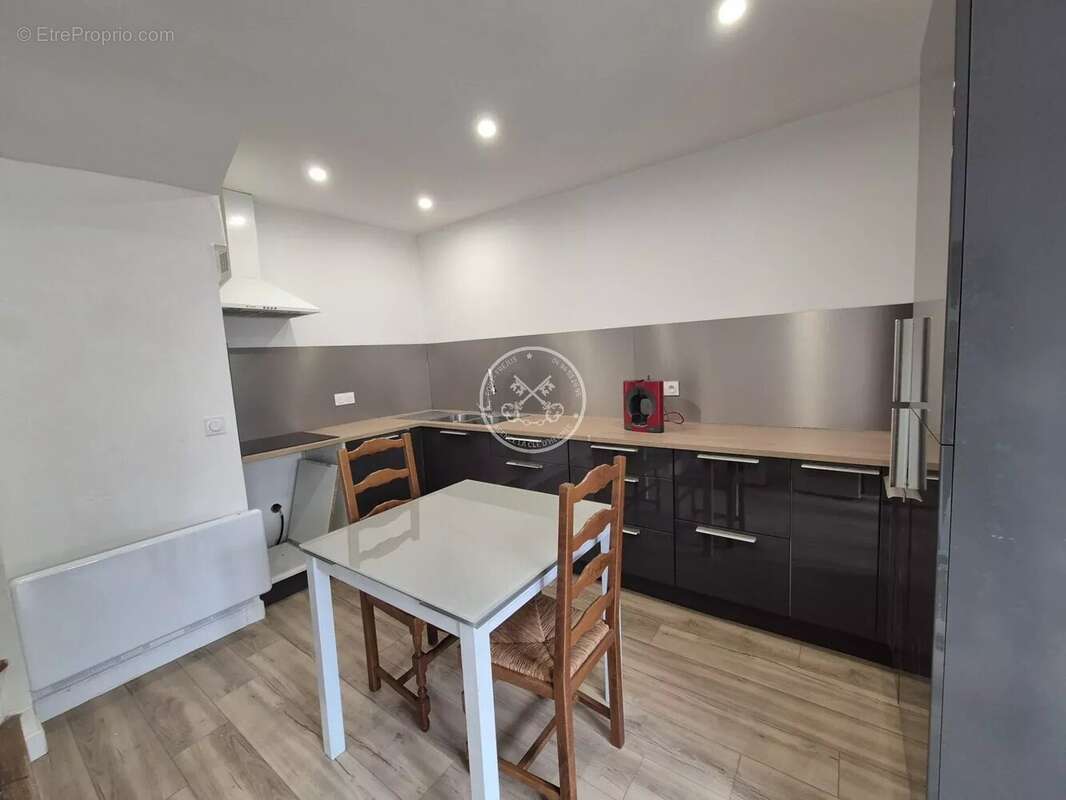 Appartement à BAGNOLS-EN-FORET