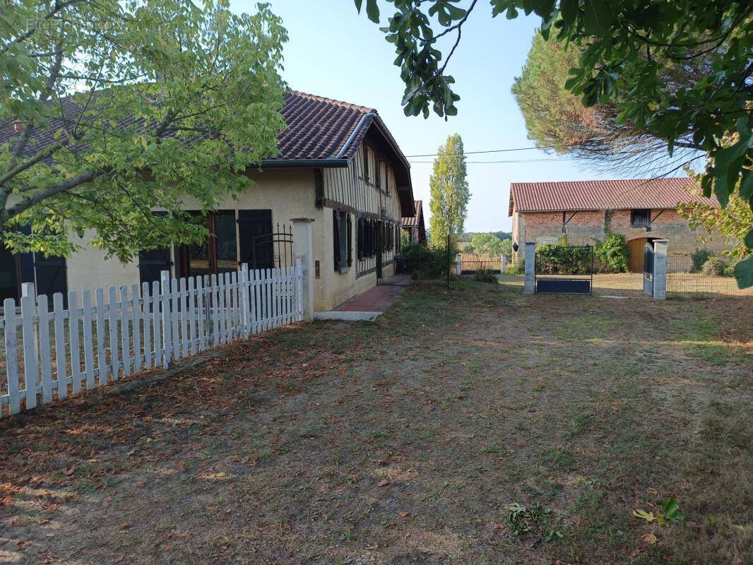 Maison à LE HOUGA