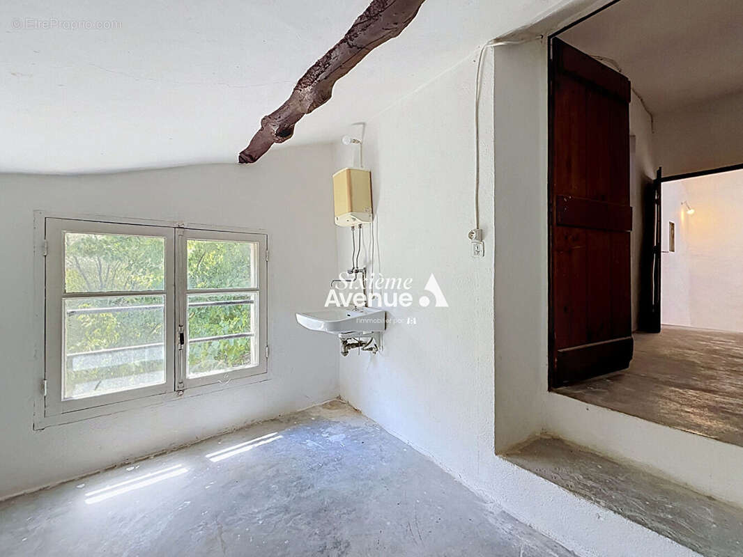 A vendre au Plan de Grasse - Maison atypique de 10 pièces ? 8 chambres ? Terrain de 360 m² - photo 11