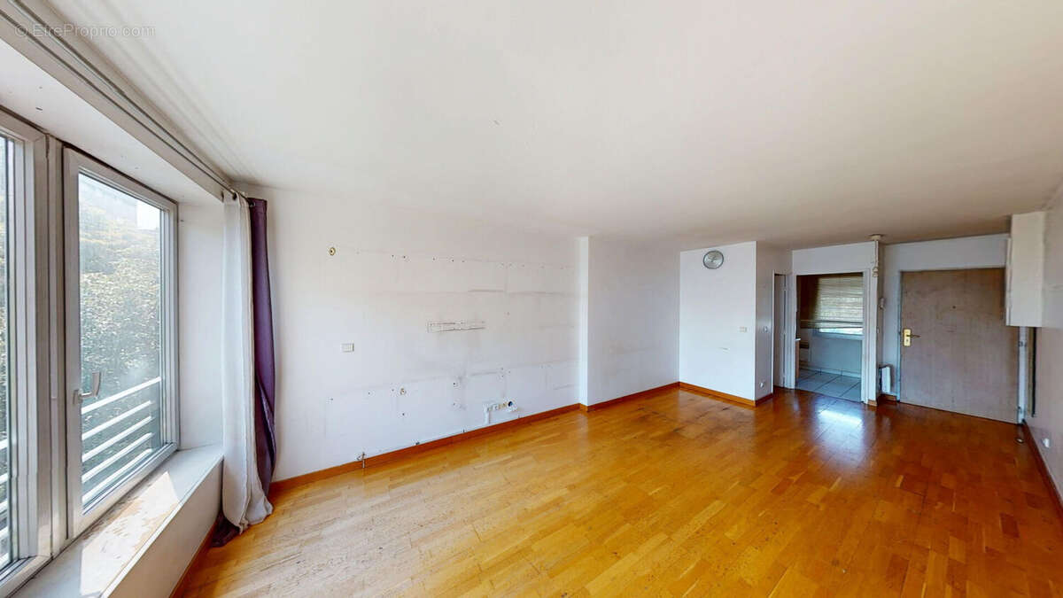 PARIS XIX  Métro Ourcq  2P 54.46m²  cave et parking - photo 4