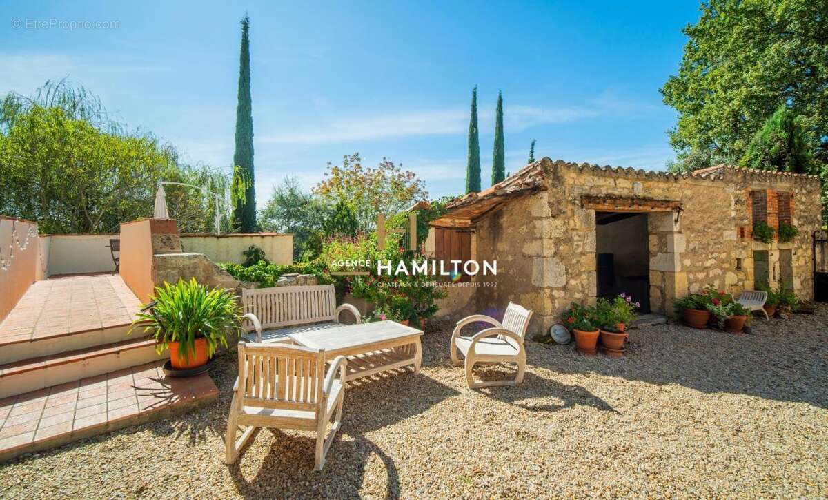 Maison à LIVERS-CAZELLES