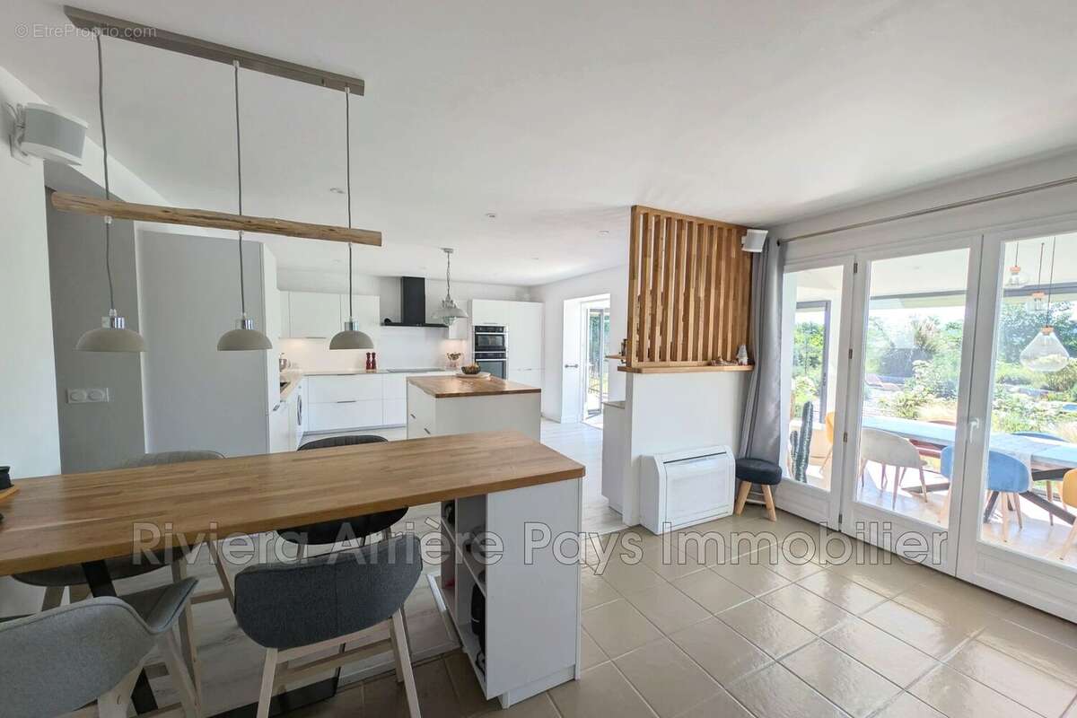 Maison 162 m² à Saint-Pierre  - photo 4