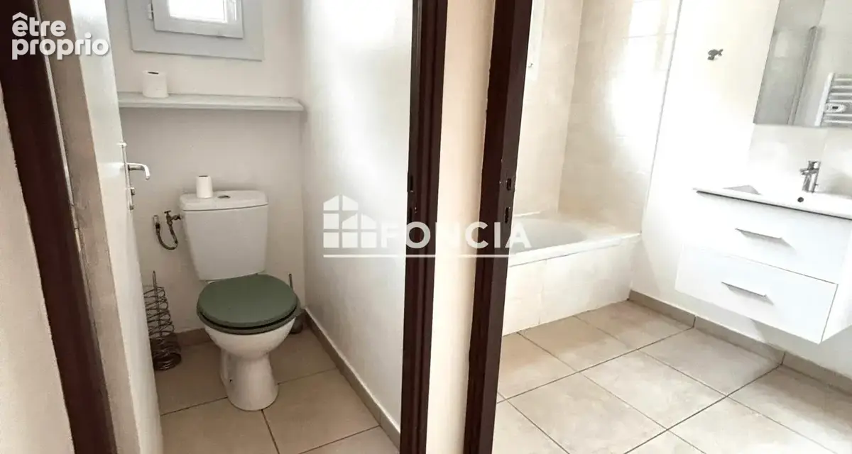 Maison de plain-pied T3 de 70 m² avec jardin arboré de 350 m² et piscine à La Farlède - photo 7