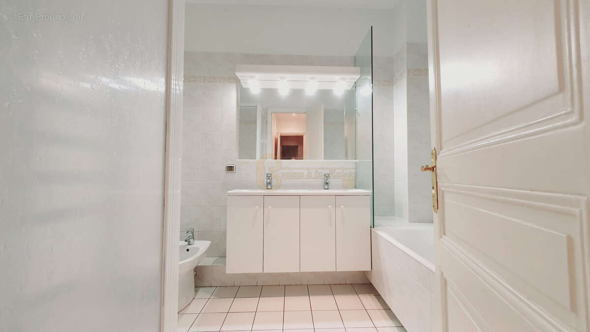 Appartement à PARIS-8E
