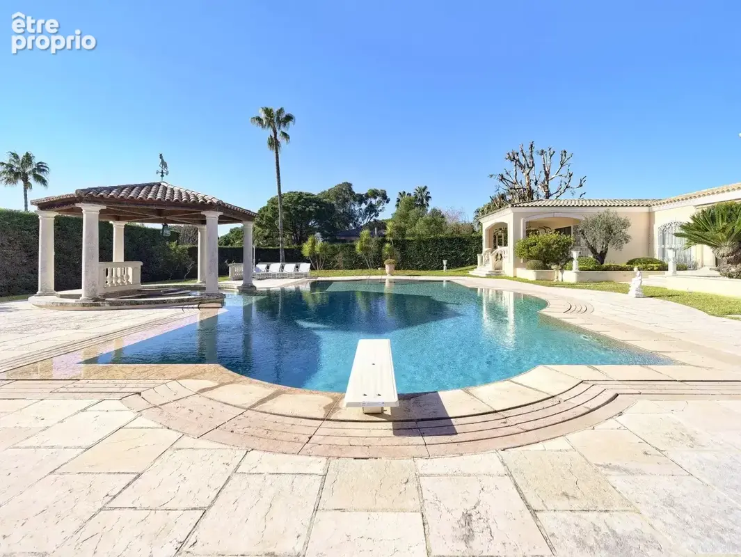 CAP D’ANTIBES,  Luxueuse propriété au sein d’un domaine privé sur le versant ouest - photo 4