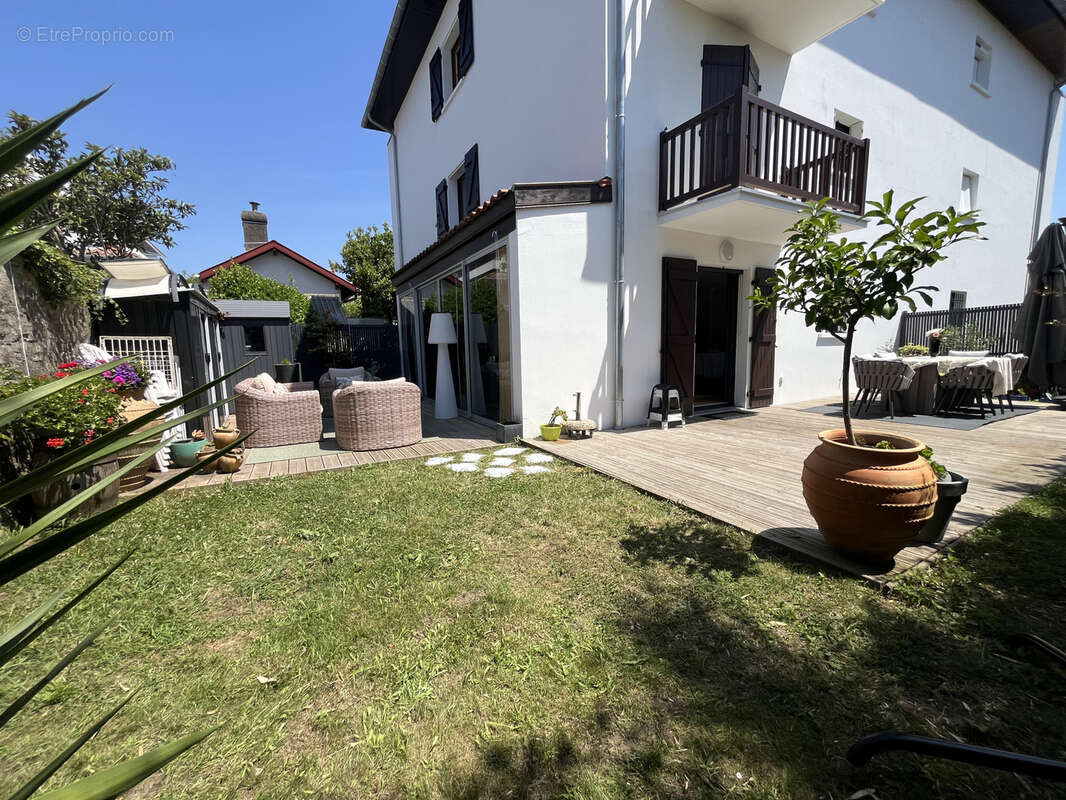 5 CANTONS - RARE- Spacieux T2 rénové avec jardin terrasse et parking - photo 3