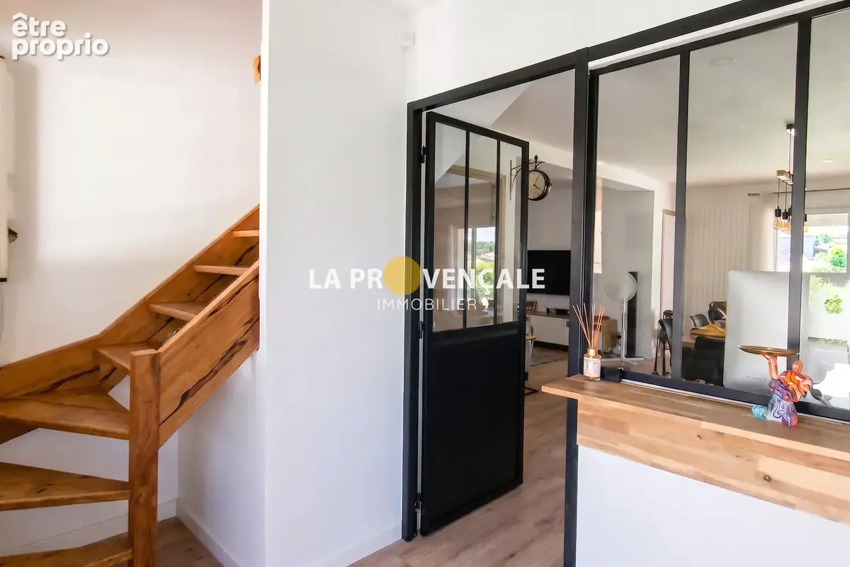 Maison 112 m² à Greasque  - photo 4