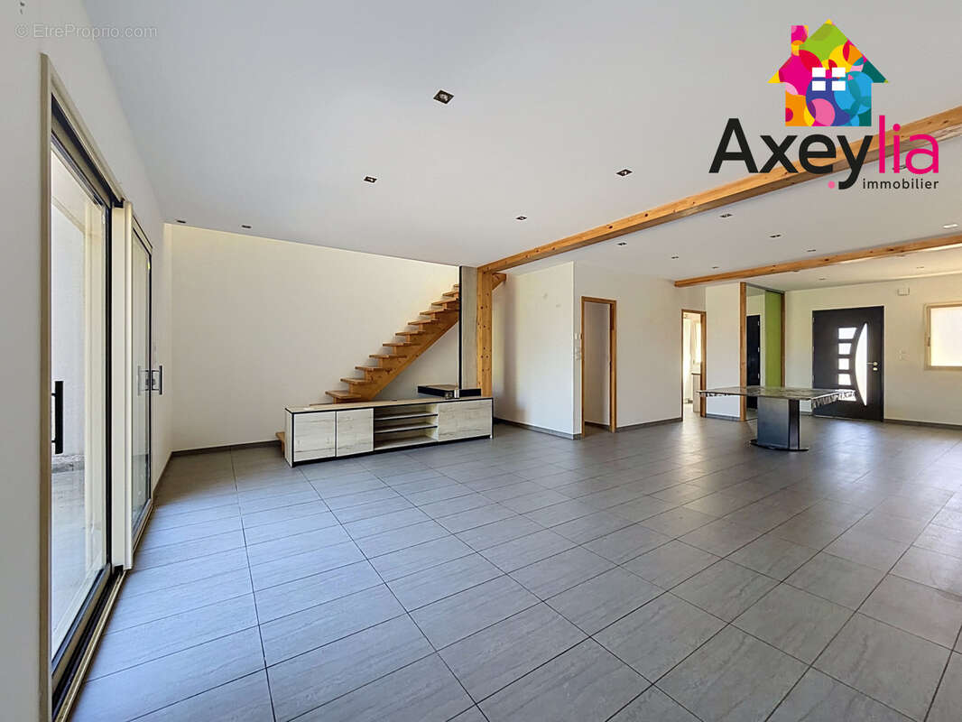 A vendre - feurs -  maison individuelle avec terrain et grand espace de vie - photo 6