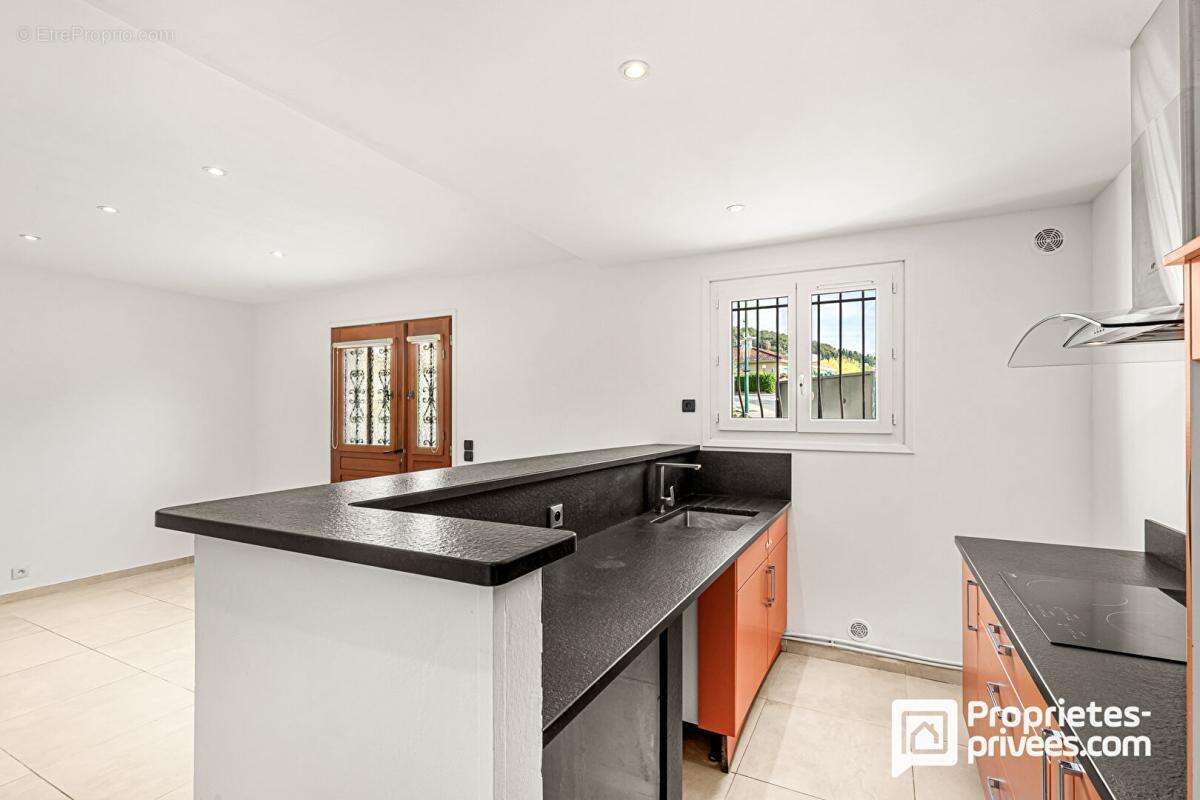 Superbe appartement rénové de plain-pied au coeur du village de Peymeinade - photo 3