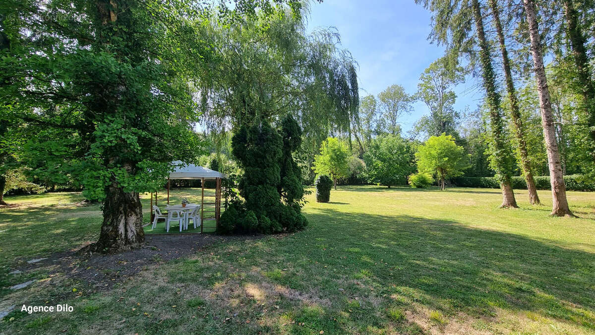 Propriété au coeur d'un parc de 1,3 hectare avec étang et  ru - photo 18