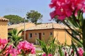 Appartement à ROQUEBRUNE-SUR-ARGENS