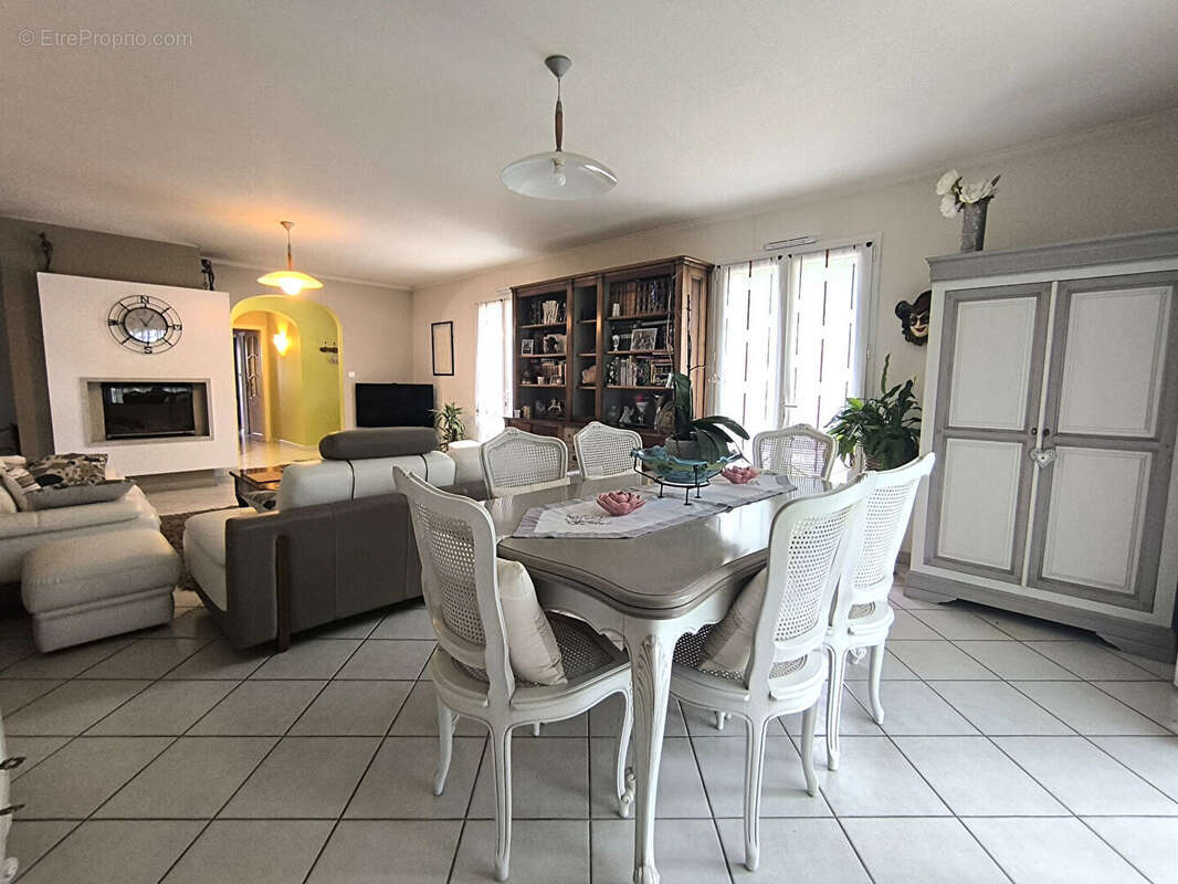 Maison à COMMEQUIERS