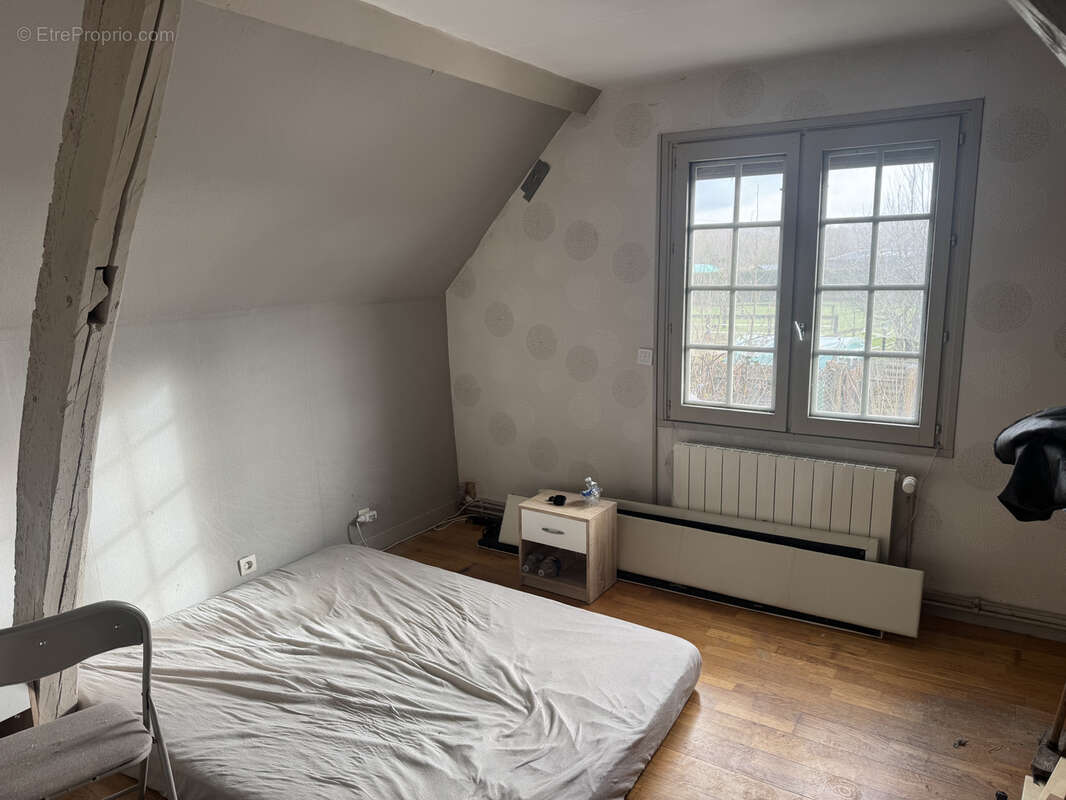 Maison à ILLEVILLE-SUR-MONTFORT