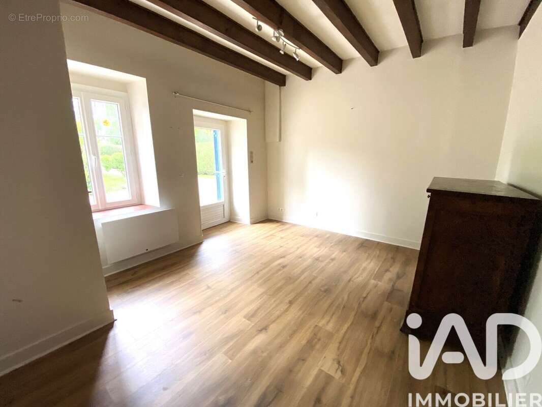 Maison 105 m² à Villeloin-Coulange  - photo 7