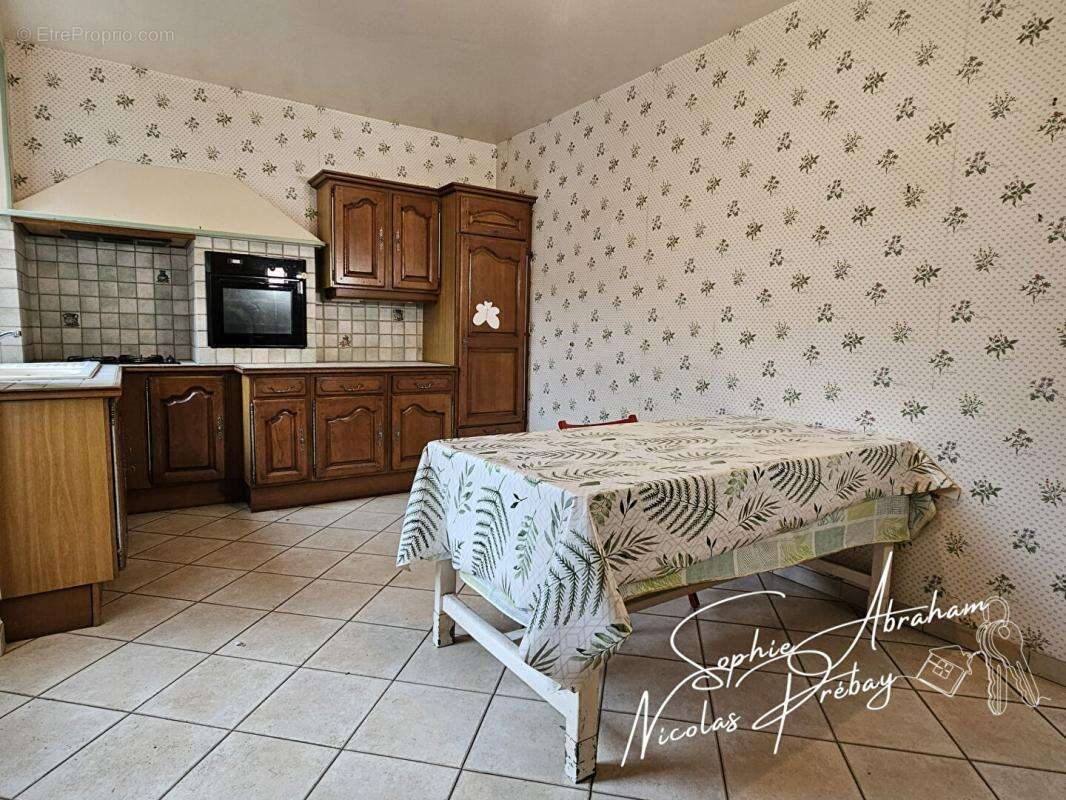 Maison de ville avec dépendances et fort potentiel en centre-ville de Toury - photo 6