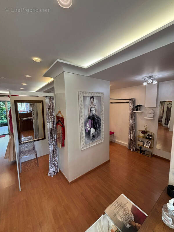 Commerce à DIVONNE-LES-BAINS