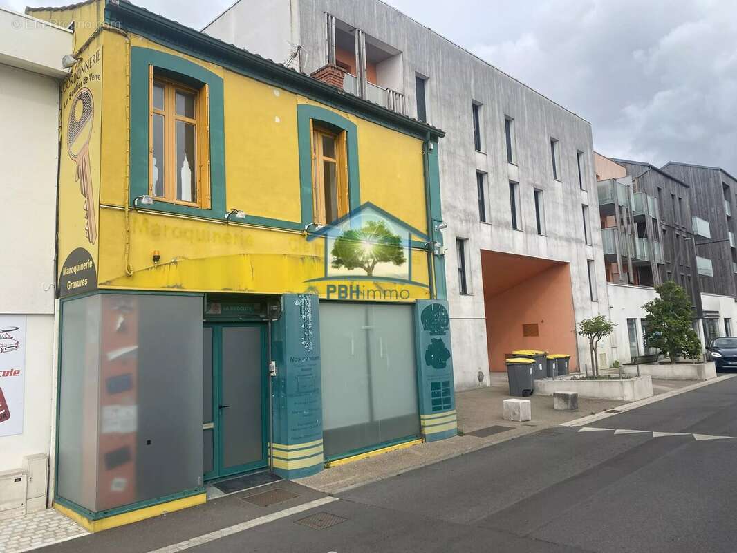 Immeuble 180m² Challans - photo 2