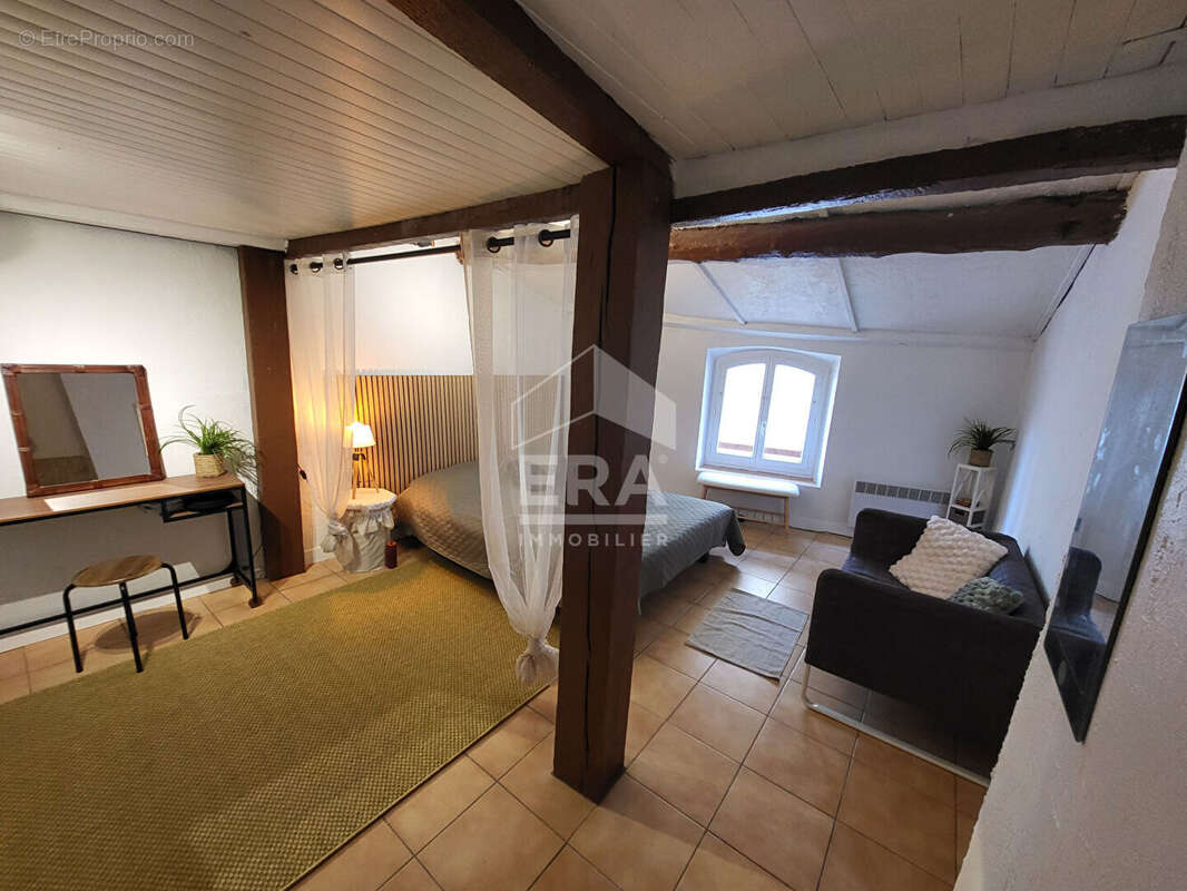 Maison à SAINT-MITRE-LES-REMPARTS