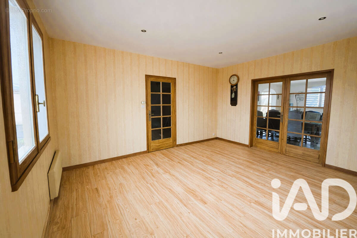 Photo 9 - Maison à LES LANDES-GENUSSON