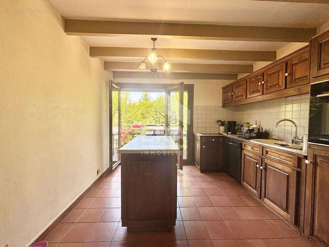 Maison à COMBS-LA-VILLE