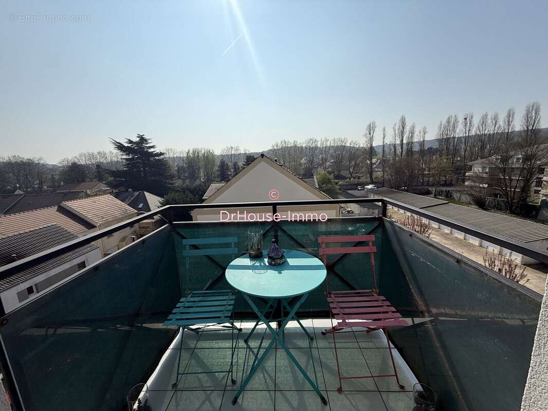 Appartement à VAUJOURS